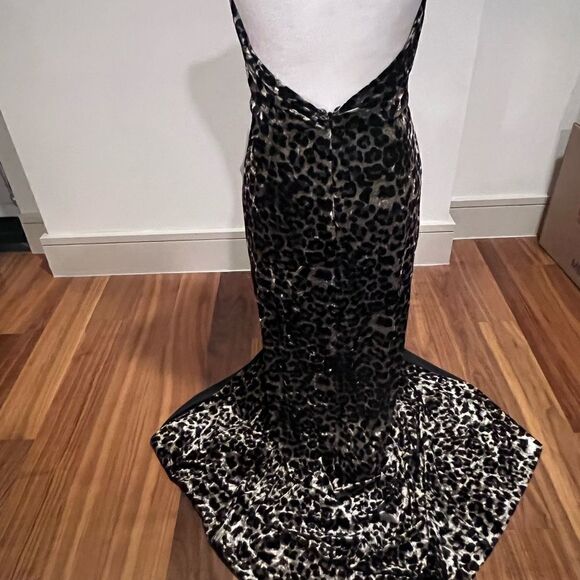 Sho by Tadishi gown NWT - Picture 10 of 16